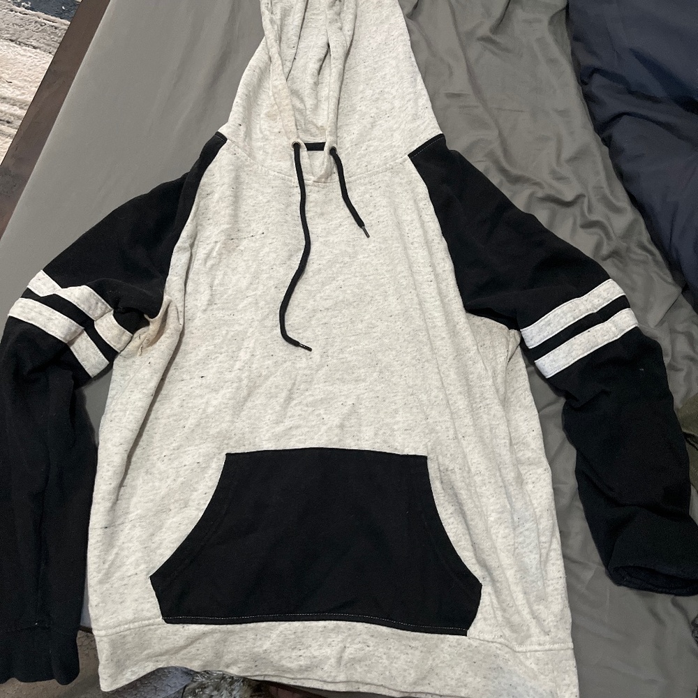 Light weight pullover
